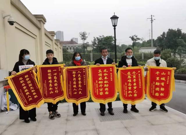 孙海洋背后寻亲众生相:数百家庭抱团寻亲,想多“蹭”点镜头找到孩子