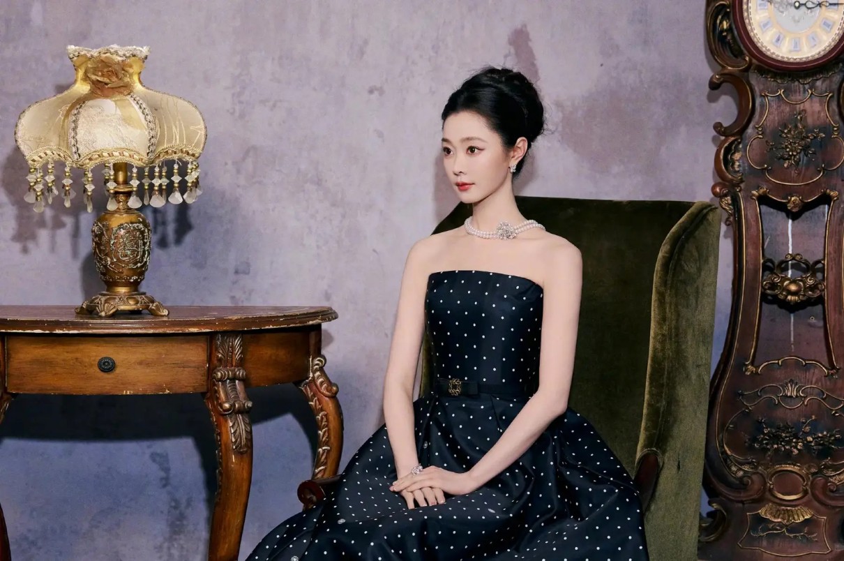 影视业的“天启”：当AI导演的数字奴隶开始接管片场