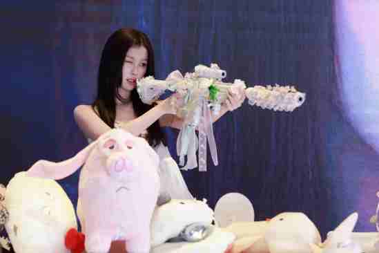 演了二十年的印象刘三姐翻车？演员着装不得体，别用先锋艺术说事